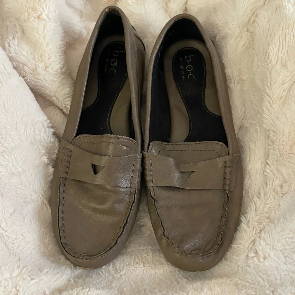 Women’s b.o.c brownish gray slip on moccasin loafer flats 7